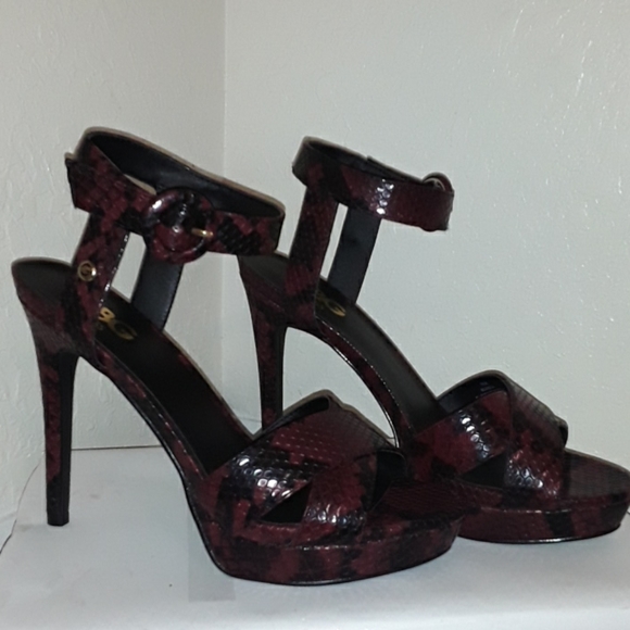 GBG Guess Red Snakeskin Heels - Picture 2 of 5
